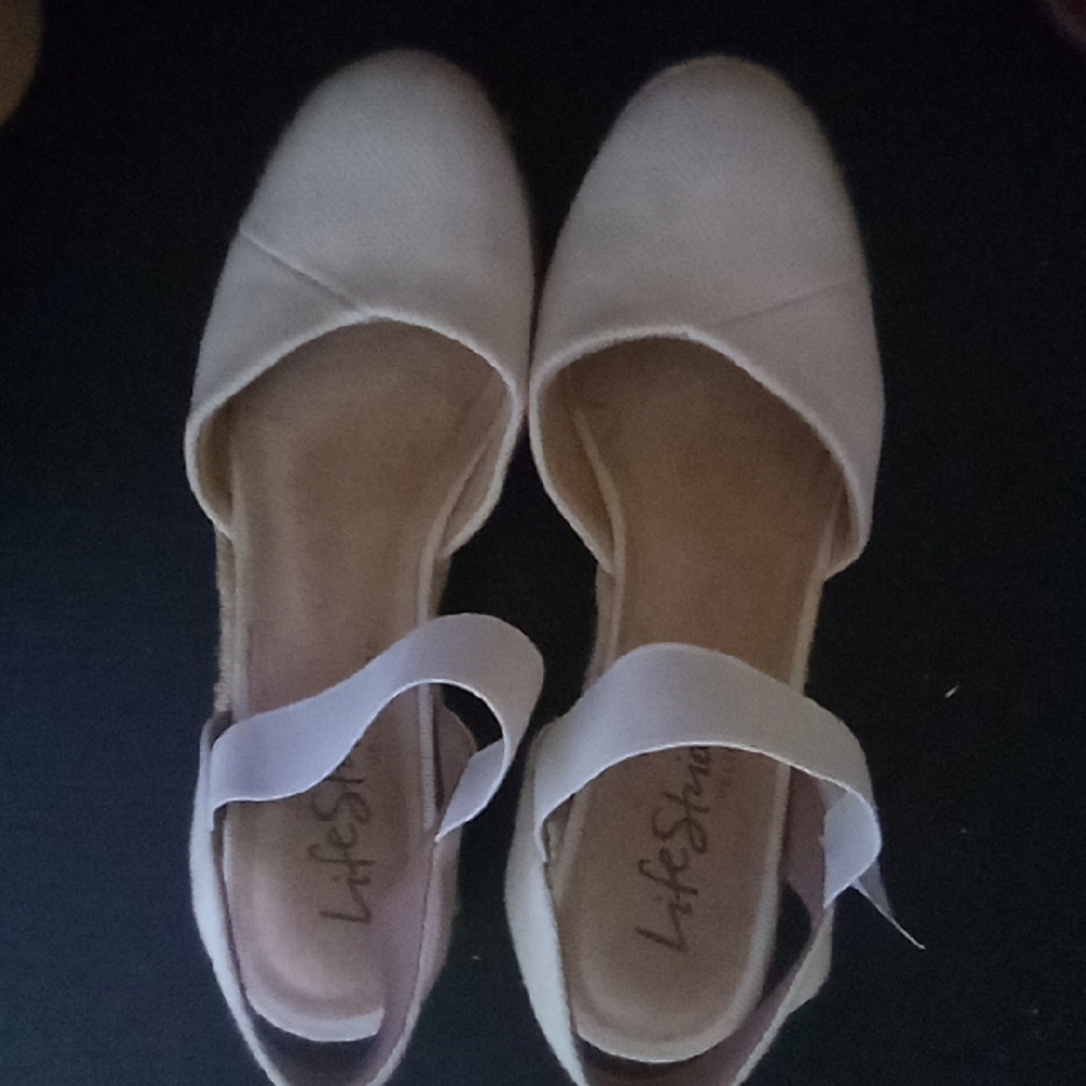 Life Stride Women's Beige Loafers
